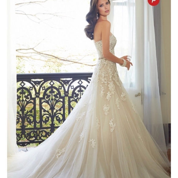 Beautiful Sophia Tolli Gown - Picture 2 of 6